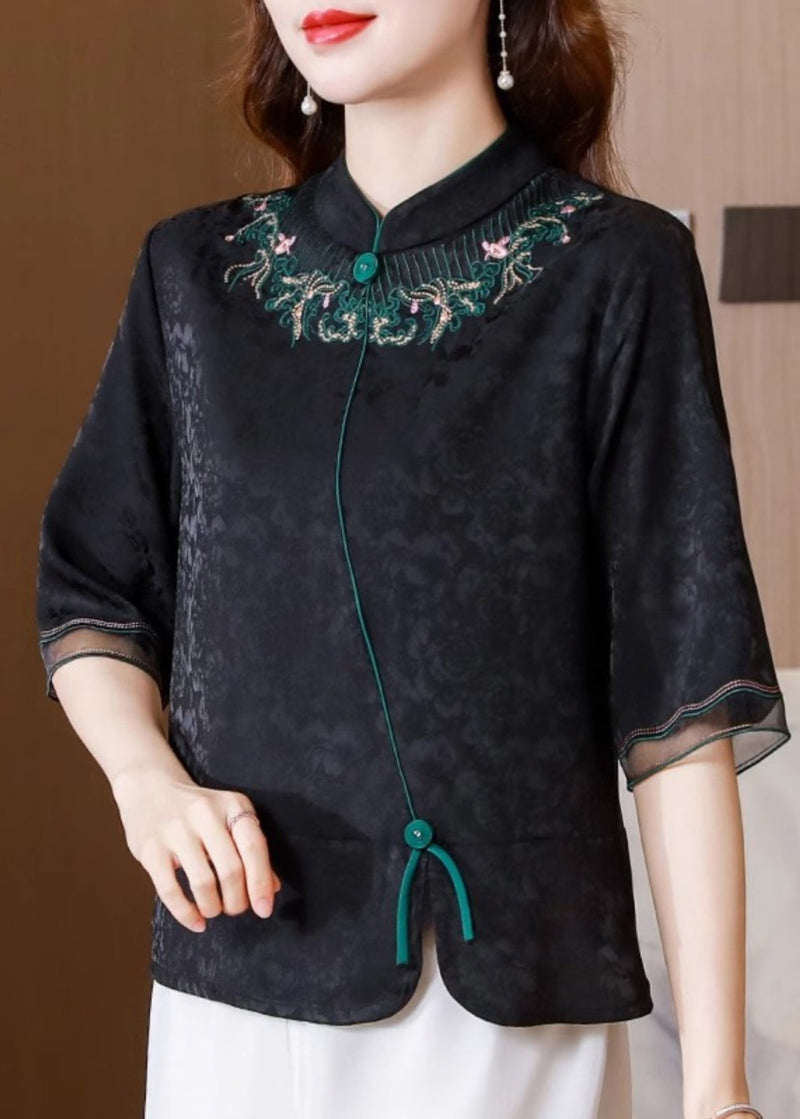 Effortlessly Elegant Blouse with a Timeless Design