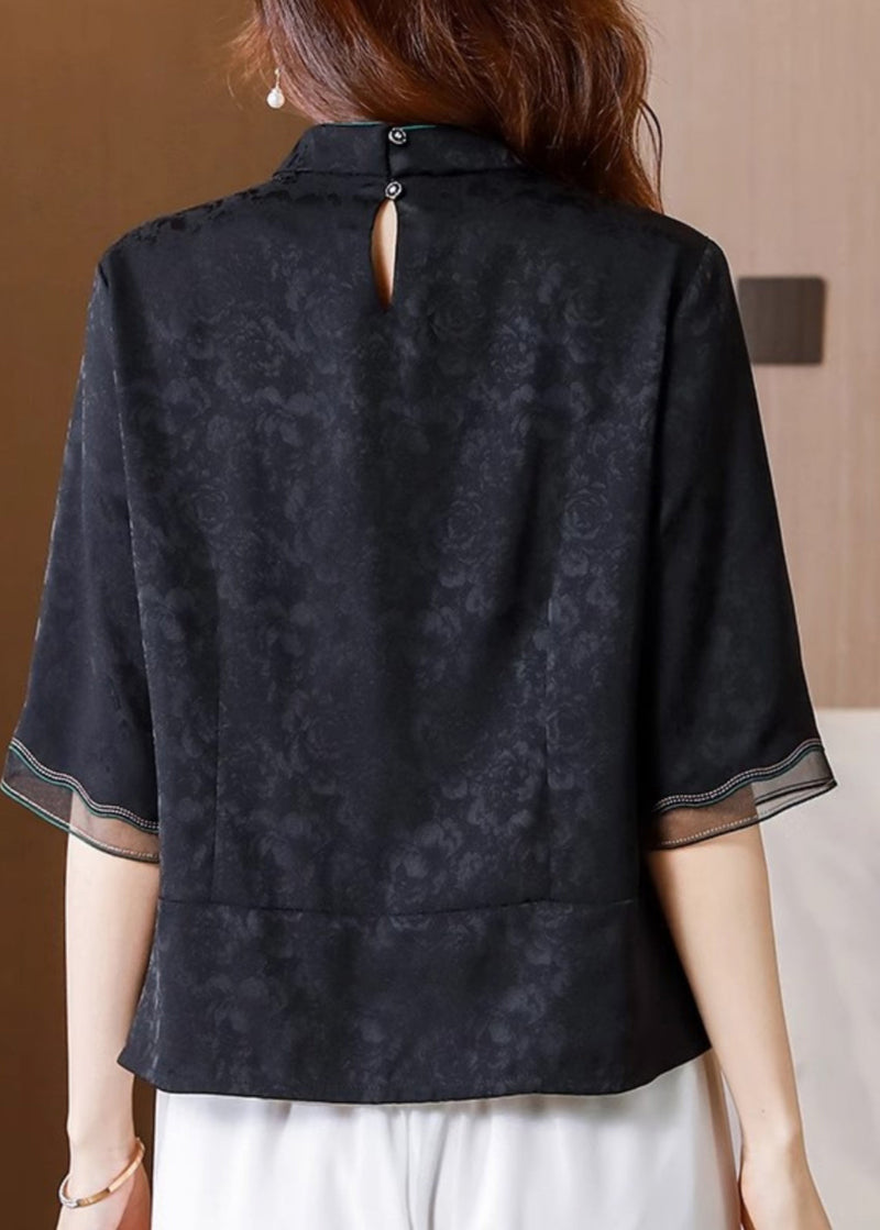 Effortlessly Elegant Blouse with a Timeless Design