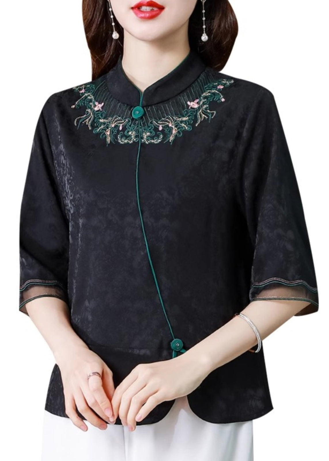 Effortlessly Elegant Blouse with a Timeless Design