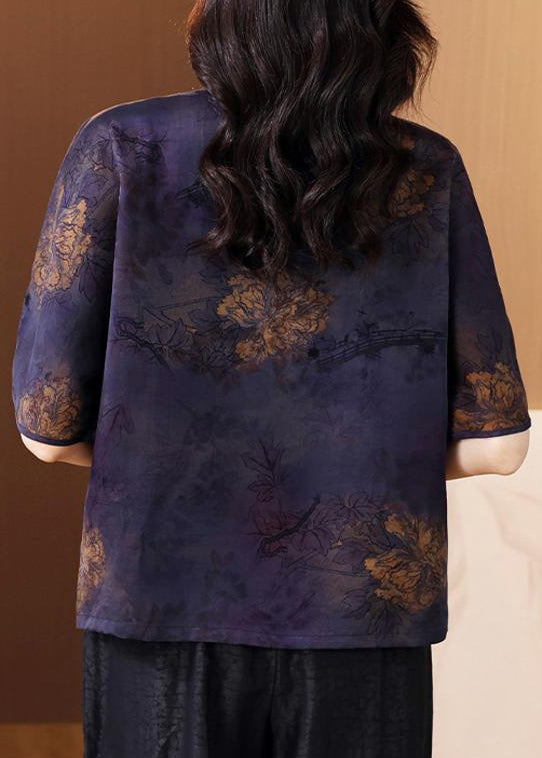 Classic Vintage Shirt with a Flattering Fit