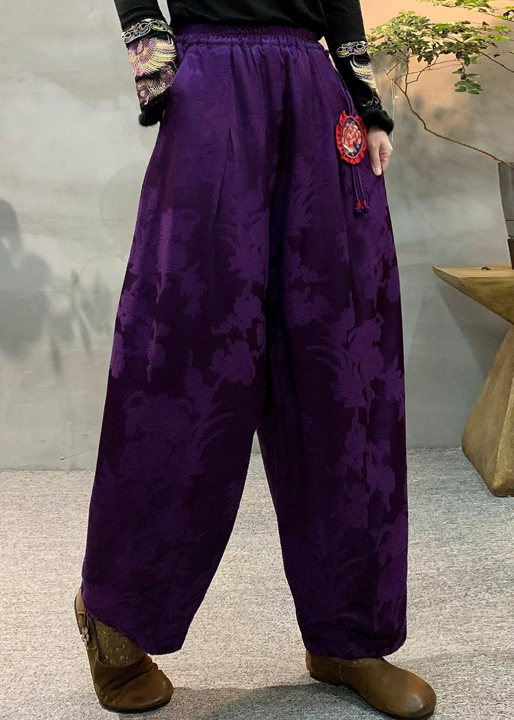 Effortlessly Elegant Pants with a Timeless Design