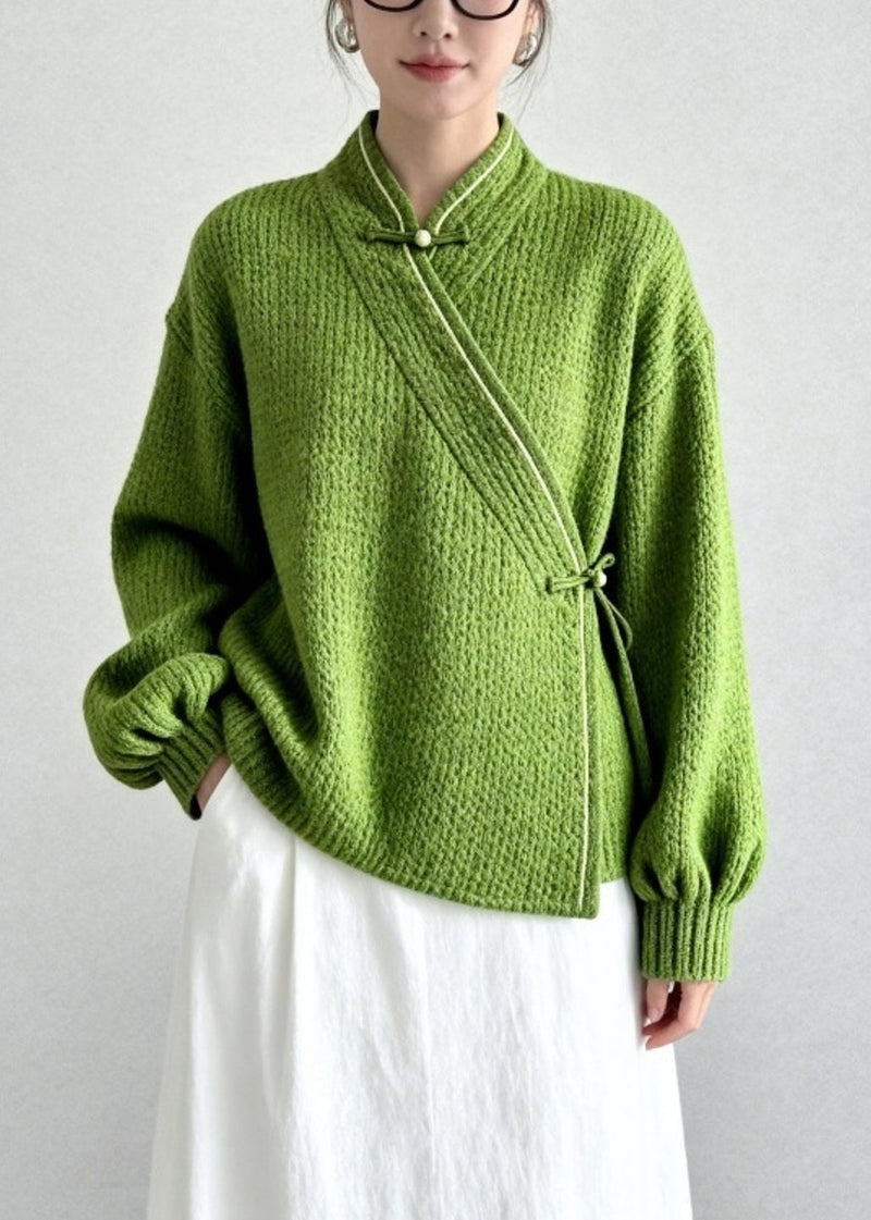 Classic Vintage Sweater with a Flattering Fit