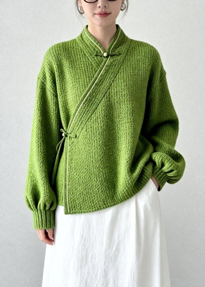 Classic Vintage Sweater with a Flattering Fit