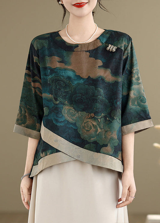 Classic Vintage Blouse with a Flattering Fit