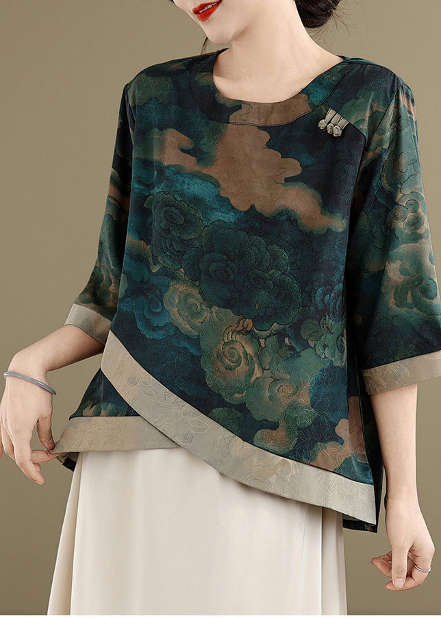 Classic Vintage Blouse with a Flattering Fit