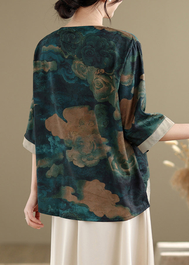 Classic Vintage Blouse with a Flattering Fit