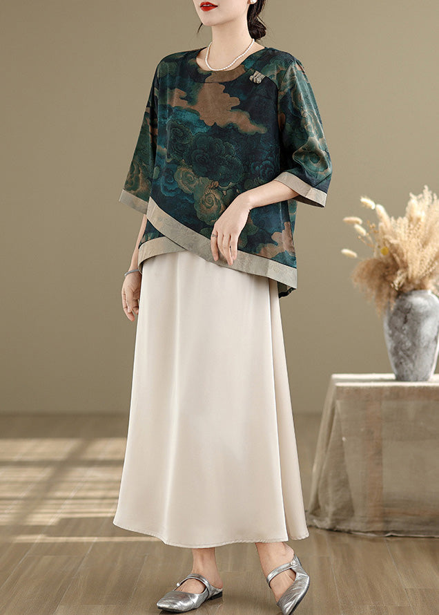 Classic Vintage Blouse with a Flattering Fit
