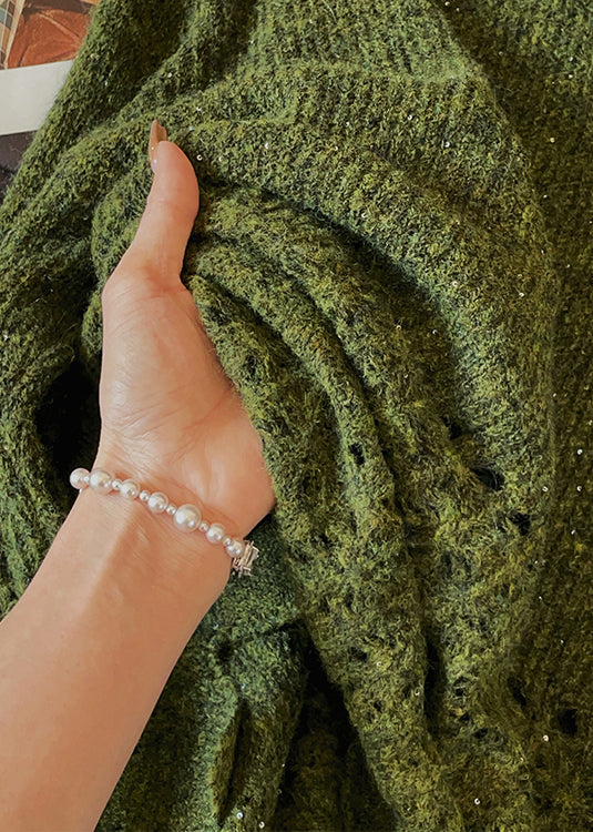 Effortlessly Elegant Sweater with a Timeless Design