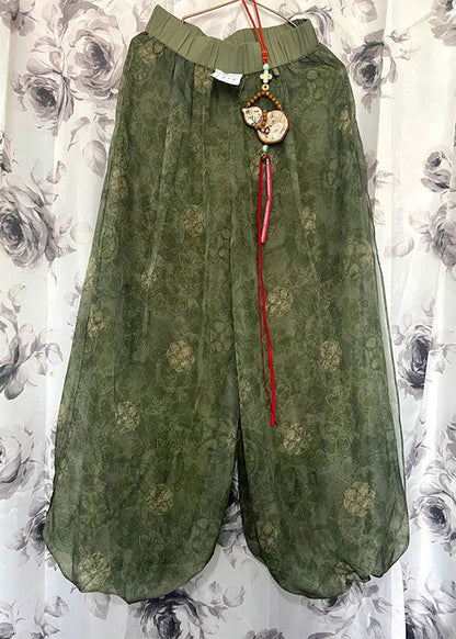 Effortlessly Elegant Pants with a Timeless Design