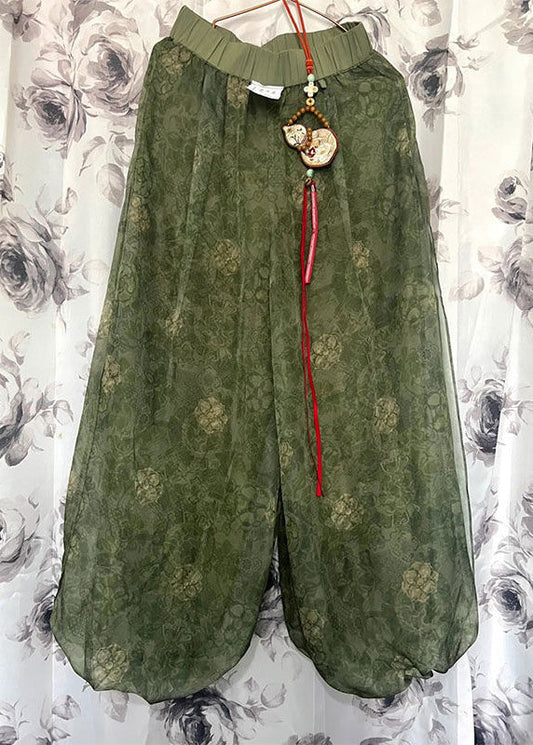 Effortlessly Elegant Pants with a Timeless Design