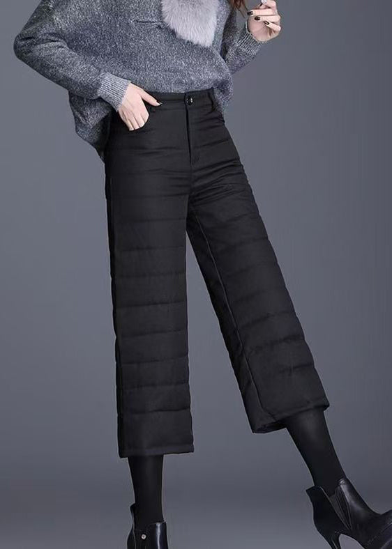 Effortlessly Elegant Pants with a Timeless Design