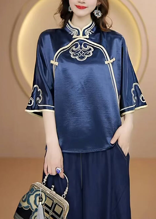 Effortlessly Elegant Top with a Timeless Design