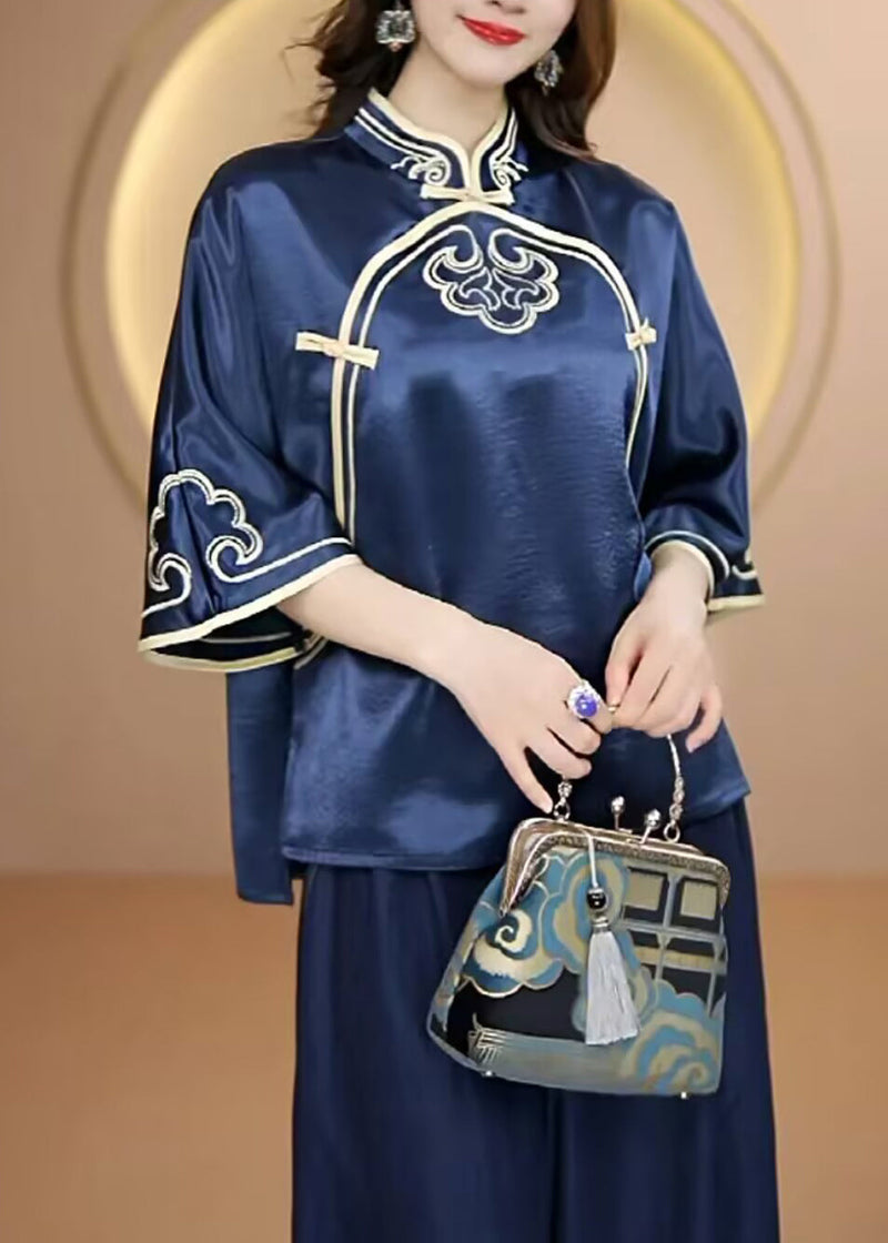 Effortlessly Elegant Top with a Timeless Design