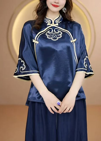 Effortlessly Elegant Top with a Timeless Design