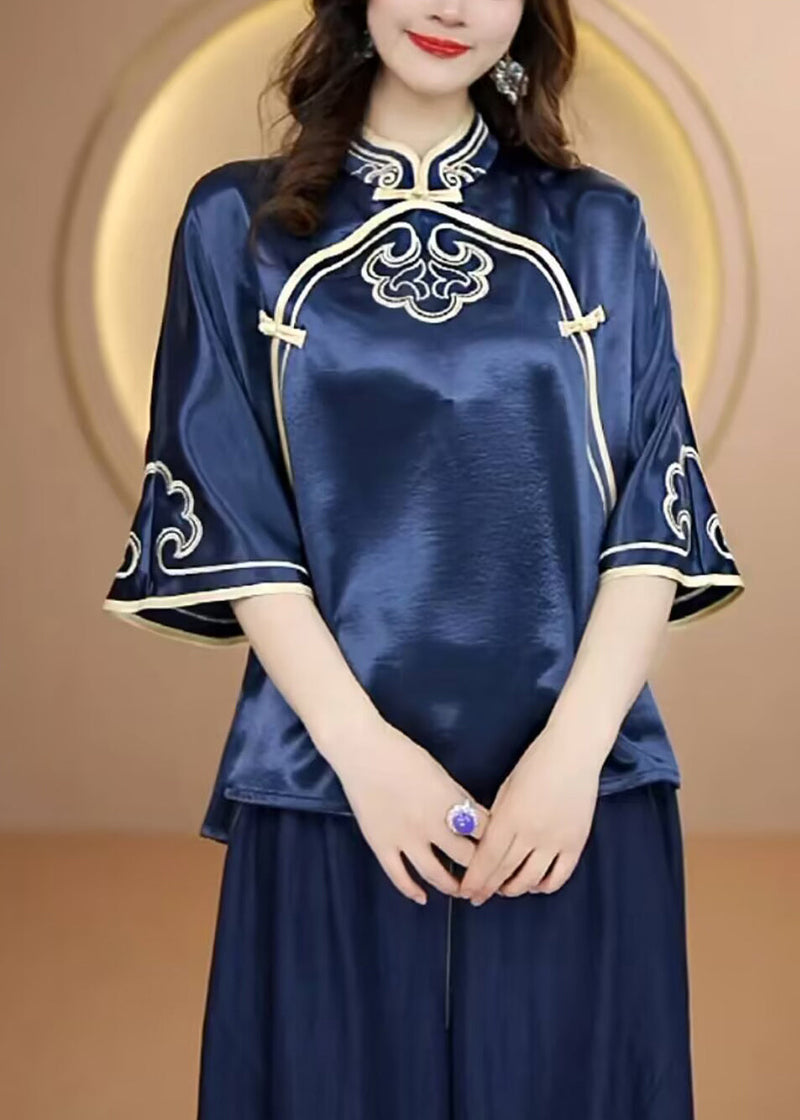 Effortlessly Elegant Top with a Timeless Design