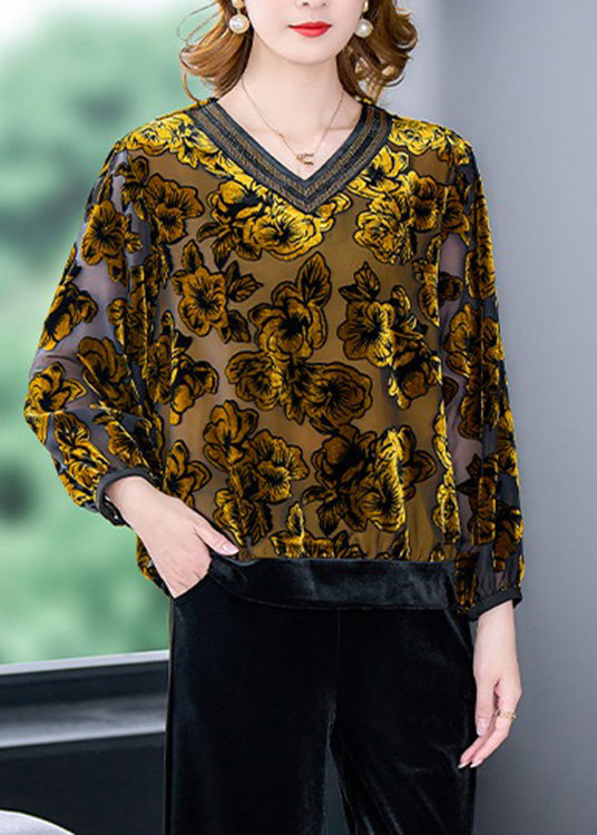 Well Tailored Top with a Graceful Silhouette