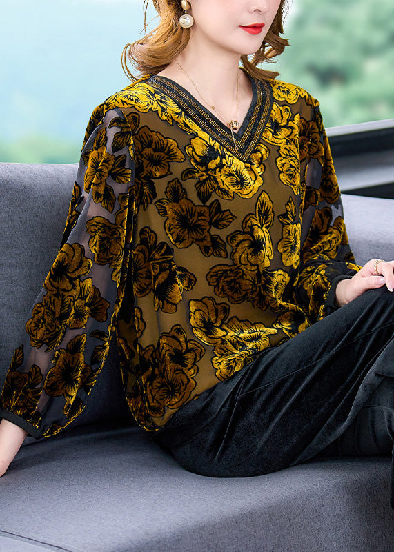 Well Tailored Top with a Graceful Silhouette