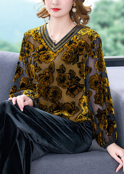 Well Tailored Top with a Graceful Silhouette