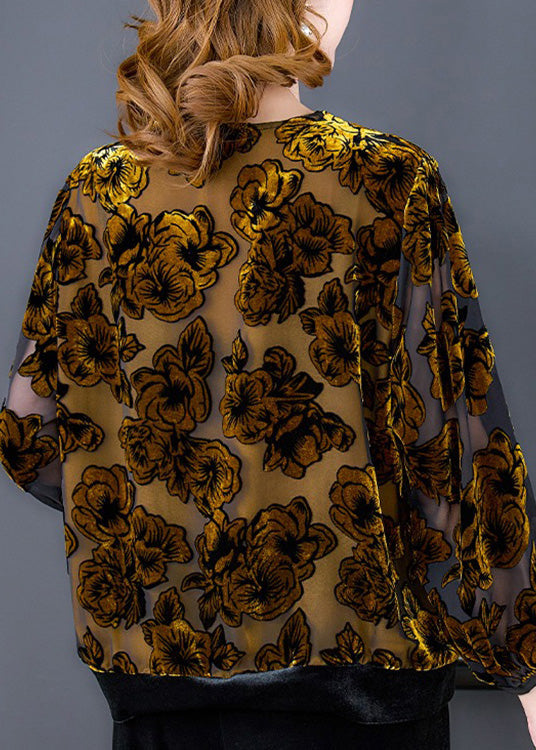 Well Tailored Top with a Graceful Silhouette