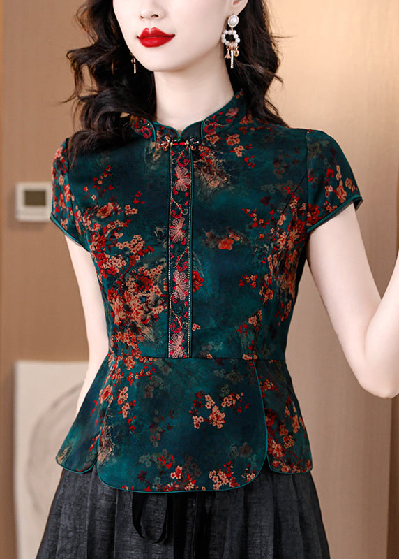 Classic Vintage Shirt with a Flattering Fit