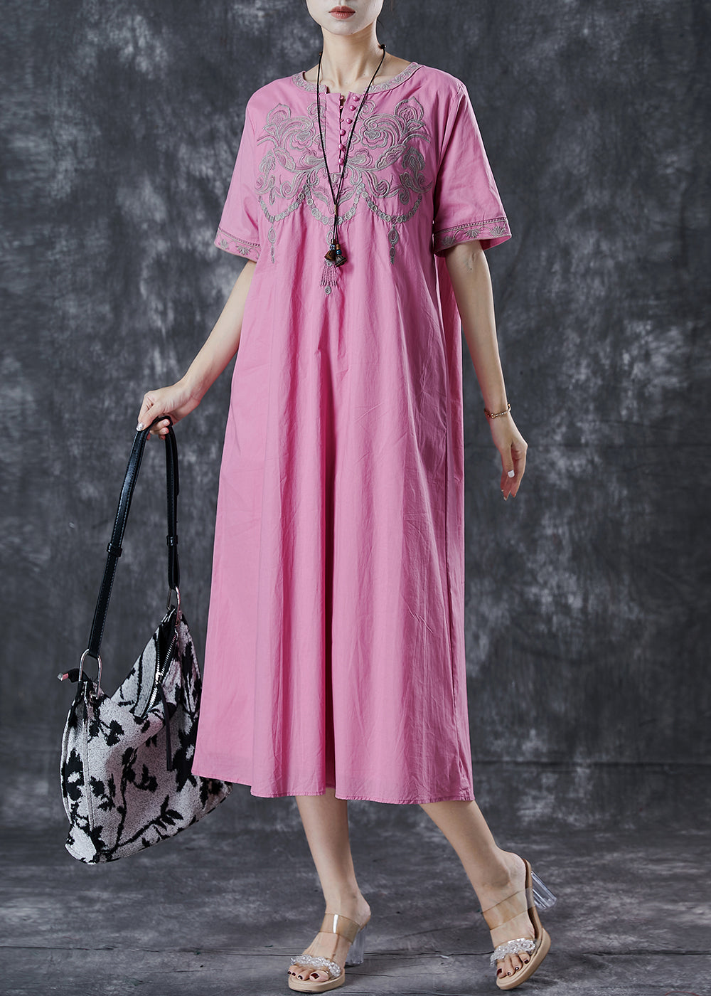 Effortlessly Elegant Dress with a Timeless Design
