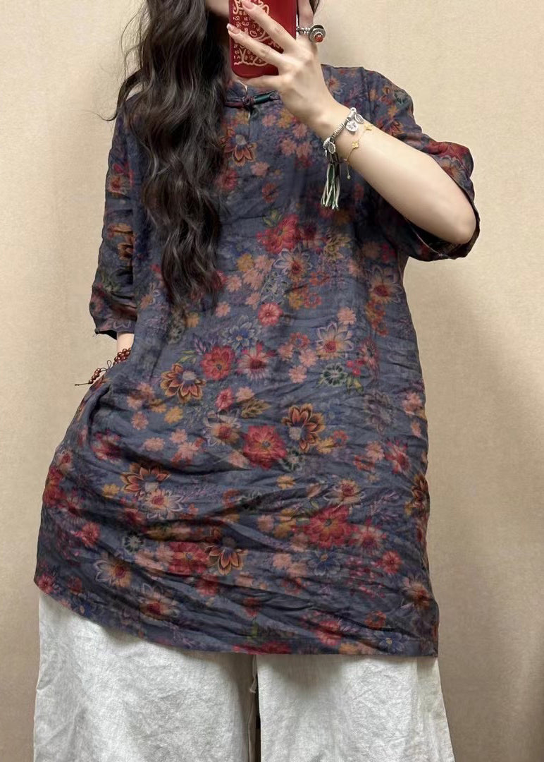 Classic Vintage Blouse with a Flattering Fit