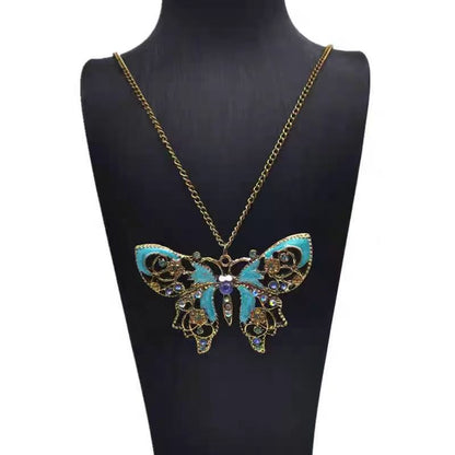 Classic Silver Pendant with Timeless Appeal