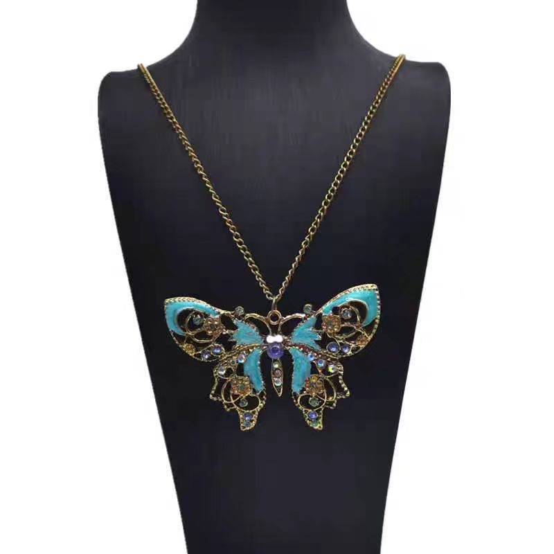 Classic Silver Pendant with Timeless Appeal