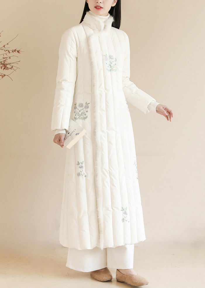 Well Tailored Coat with a Graceful Silhouette
