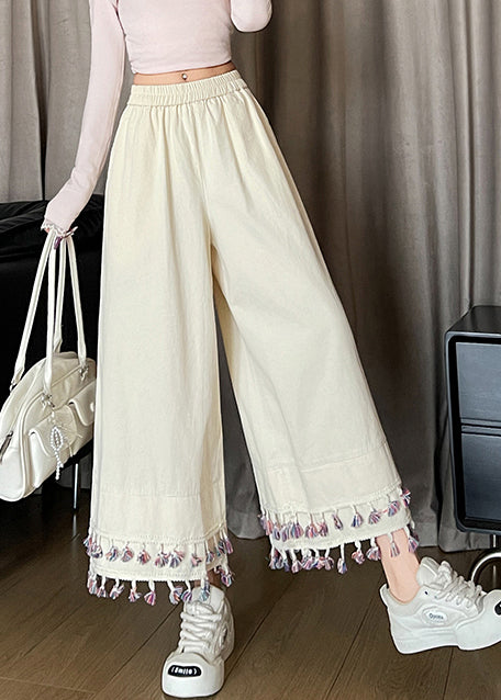 Effortlessly Elegant Pants with a Timeless Design