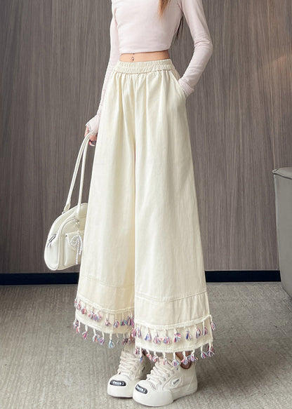 Effortlessly Elegant Pants with a Timeless Design