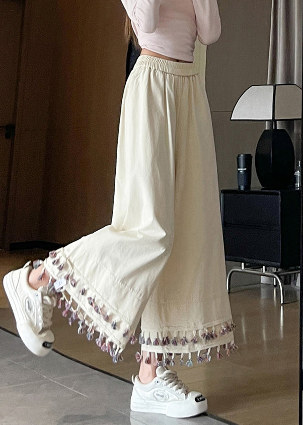 Effortlessly Elegant Pants with a Timeless Design