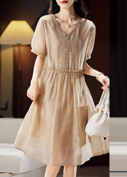 Well Tailored Dress with a Graceful Silhouette