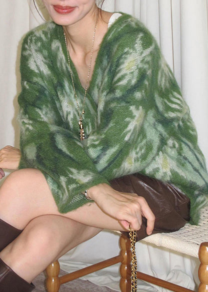 Classic Vintage Sweater with a Flattering Fit