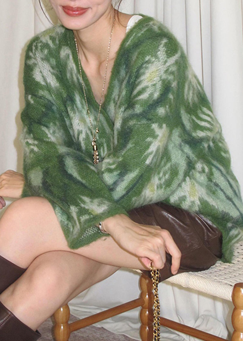 Classic Vintage Sweater with a Flattering Fit