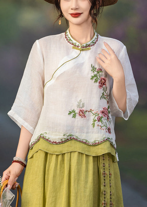 Sophisticated Blouse with a Clean Classic Look
