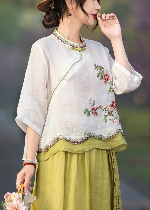 Sophisticated Blouse with a Clean Classic Look