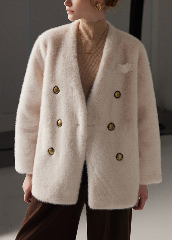 Beautifully Finished Coat in a Timeless Design