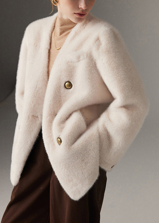 Beautifully Finished Coat in a Timeless Design
