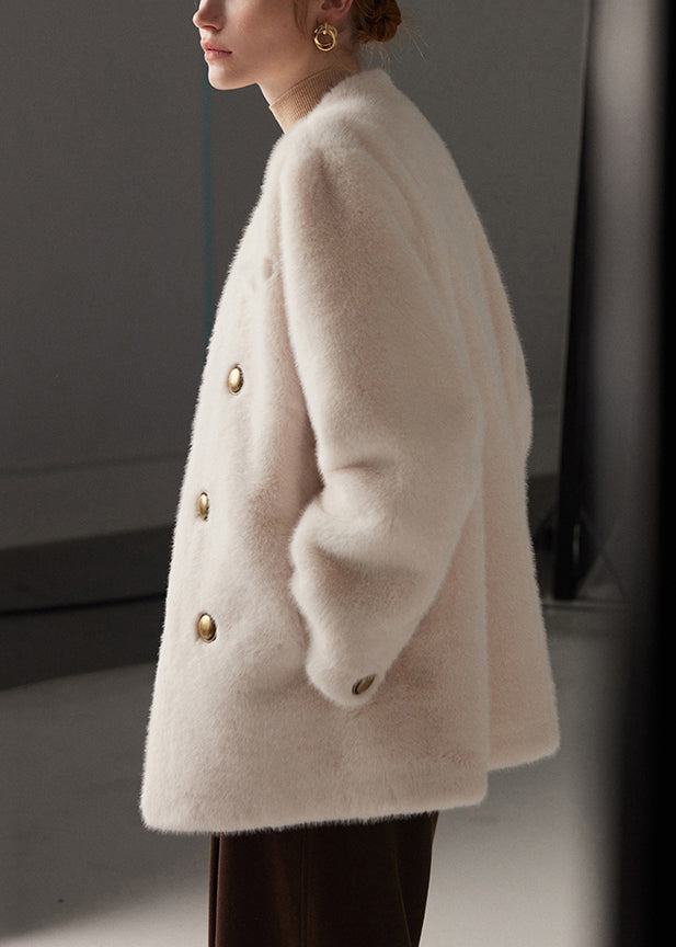 Beautifully Finished Coat in a Timeless Design