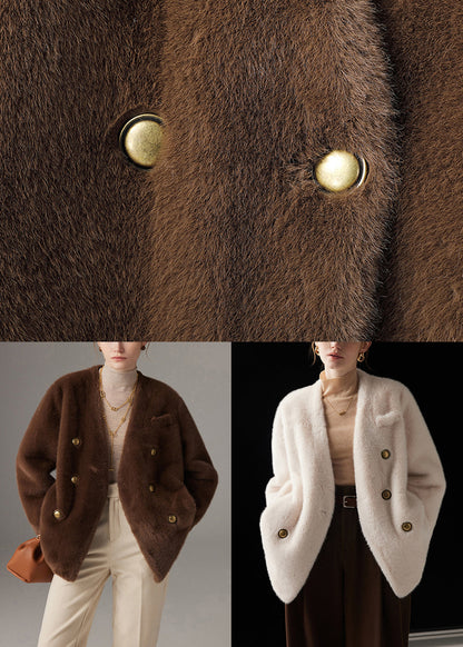 Beautifully Finished Coat in a Timeless Design