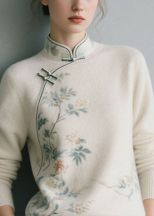 Well Tailored Sweater with a Graceful Silhouette