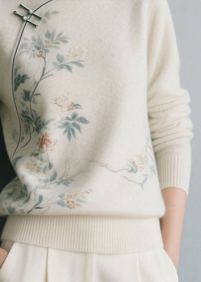 Well Tailored Sweater with a Graceful Silhouette