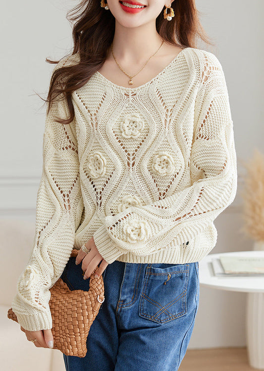 Well Tailored Sweater with a Graceful Silhouette