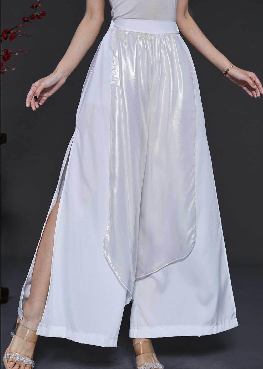 Effortlessly Elegant Pants with a Timeless Design