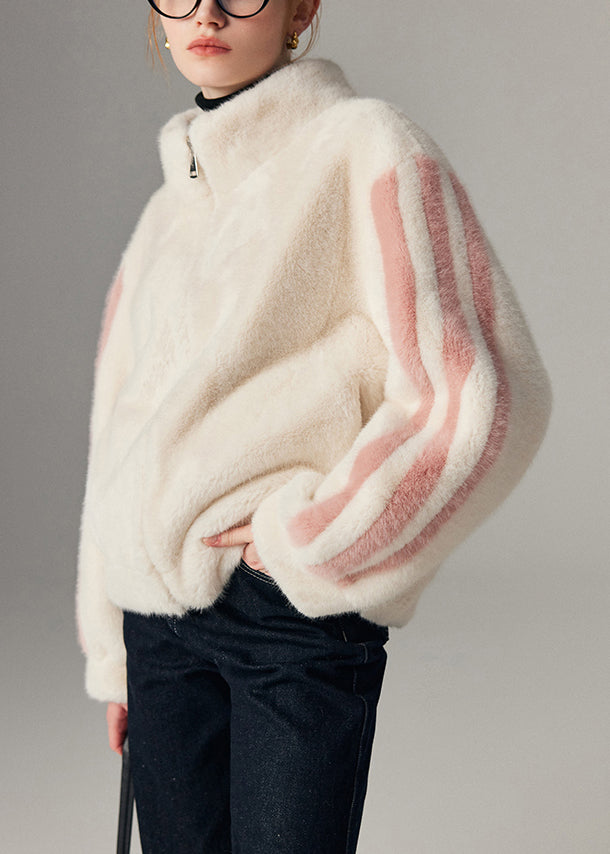 Well Tailored Coat with a Graceful Silhouette