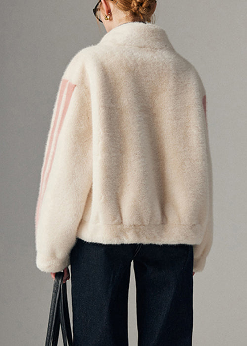 Well Tailored Coat with a Graceful Silhouette