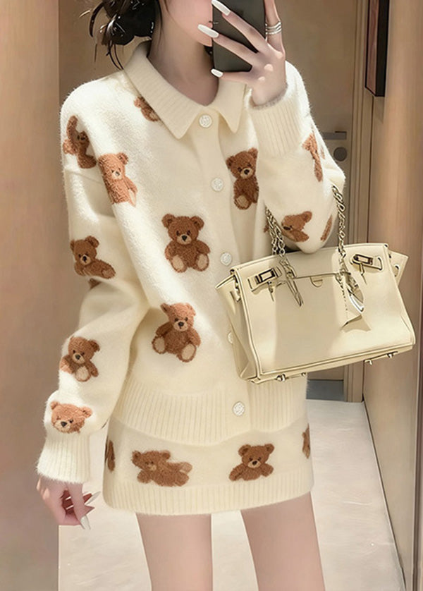 Classic Vintage Sweater with a Flattering Fit