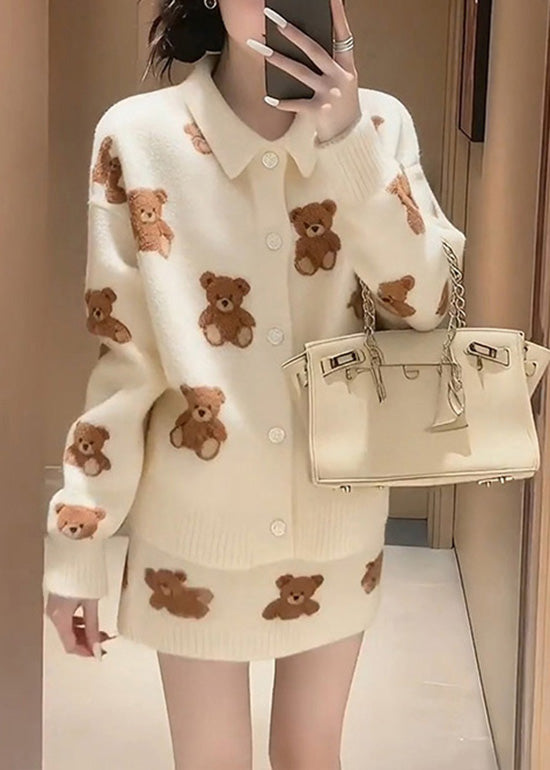 Classic Vintage Sweater with a Flattering Fit