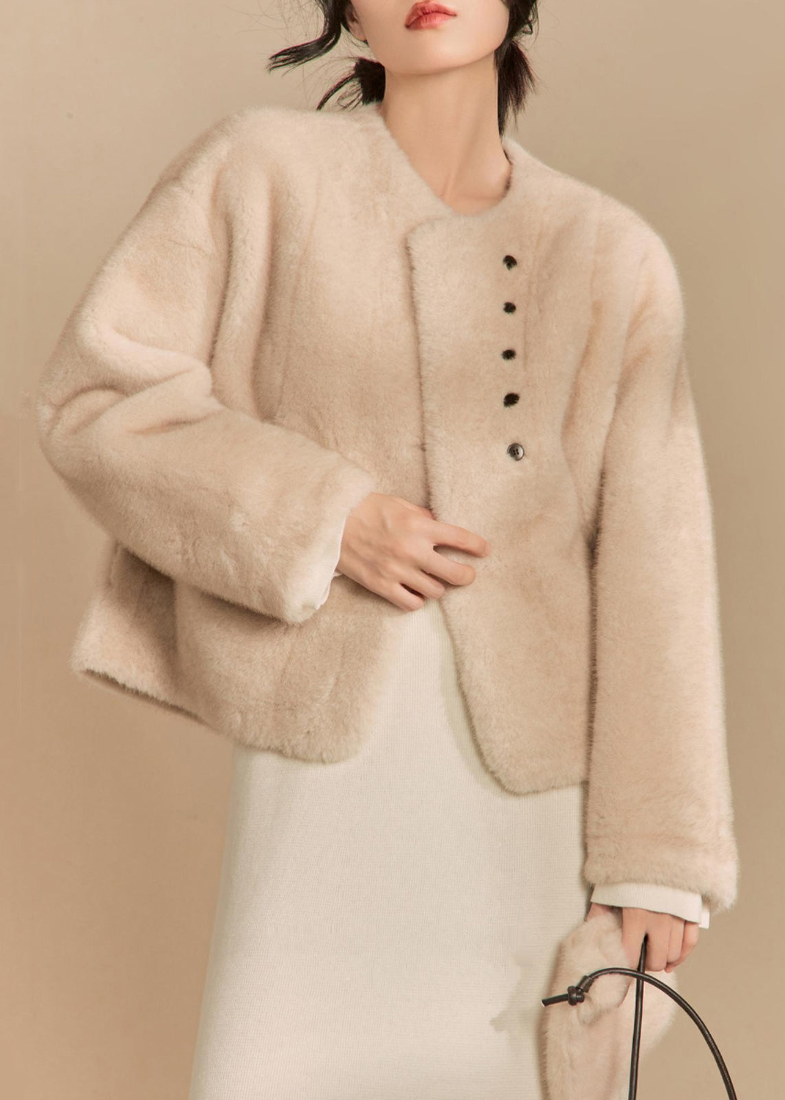Well Tailored Coat with a Graceful Silhouette